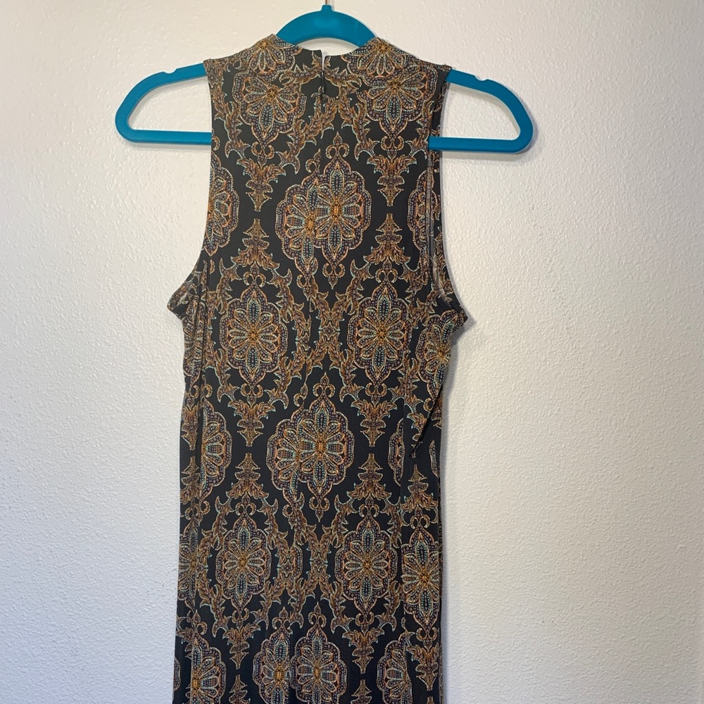 Veronica M patterned dress with cutout - Picture 7 of 8